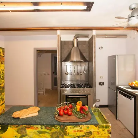 Sleeps 6 Pool Air Con Wifi 别墅