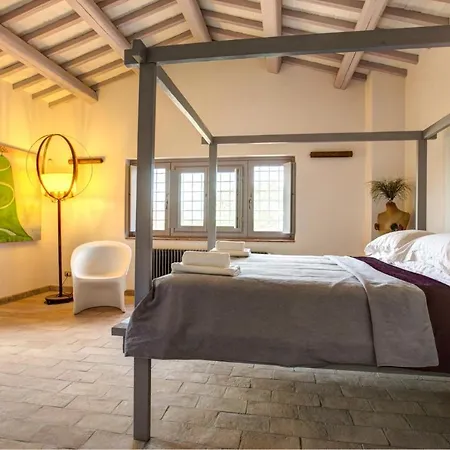 Sleeps 6 Pool Air Con Wifi * Giove