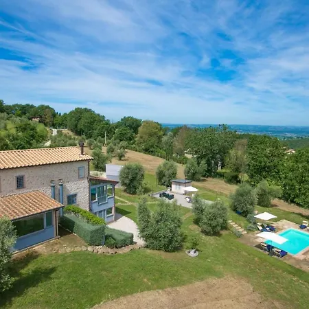 Sleeps 6 Pool Air Con Wifi