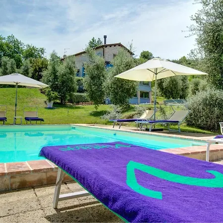 Sleeps 6 Pool Air Con Wifi * Giove